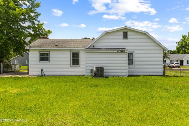453 Hunting Green Drive, Jacksonville, NC 28546