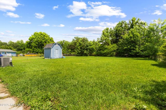 453 Hunting Green Drive, Jacksonville, NC 28546