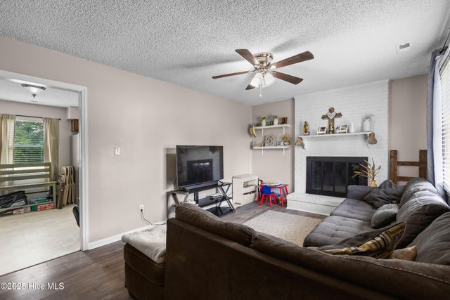 453 Hunting Green Drive, Jacksonville, NC 28546