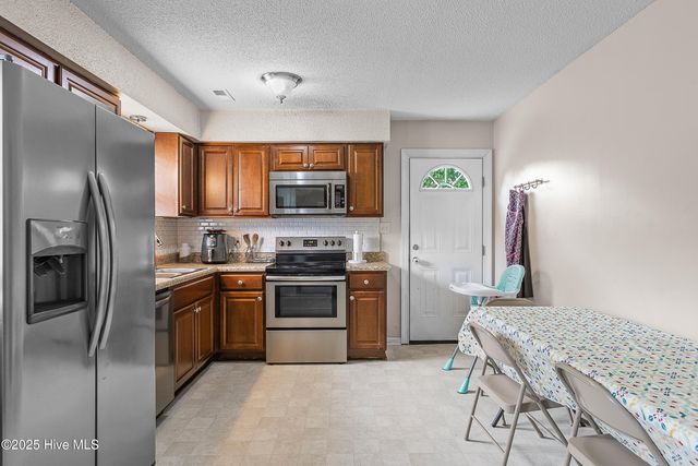 453 Hunting Green Drive, Jacksonville, NC 28546