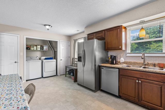 453 Hunting Green Drive, Jacksonville, NC 28546