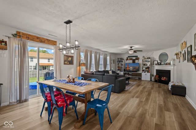 2289 S Moeller Circle, New Palestine, IN 46163