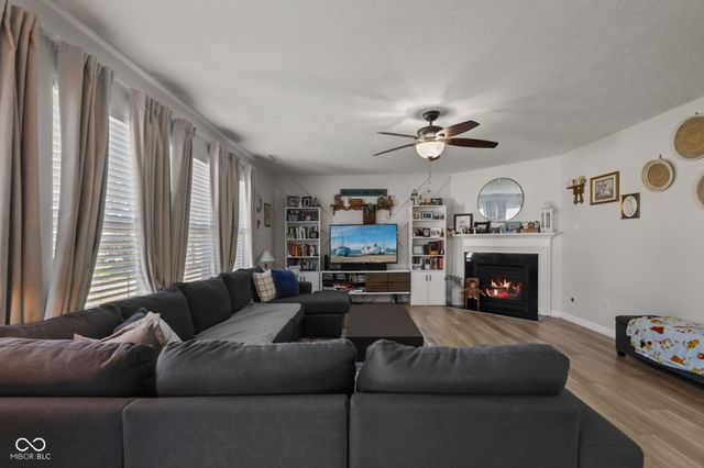 2289 S Moeller Circle, New Palestine, IN 46163