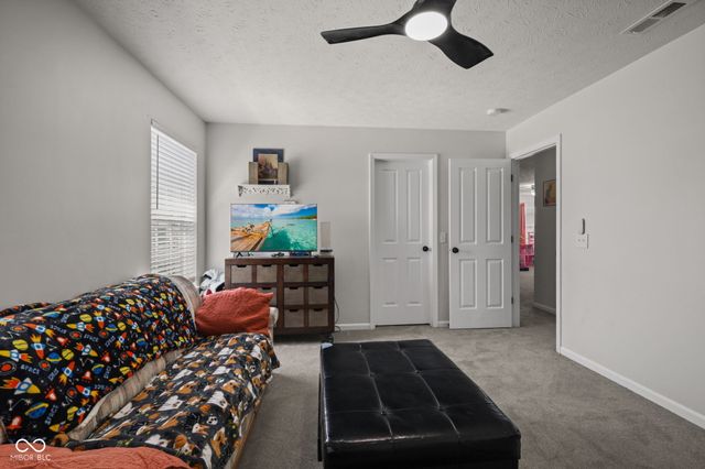2289 S Moeller Circle, New Palestine, IN 46163