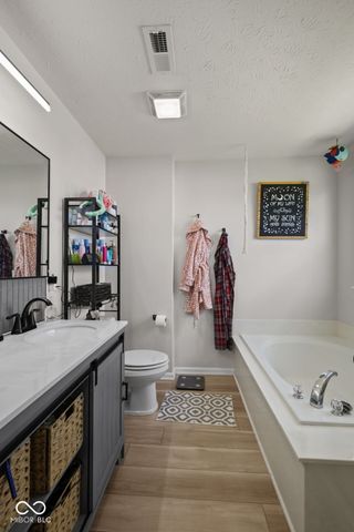 2289 S Moeller Circle, New Palestine, IN 46163