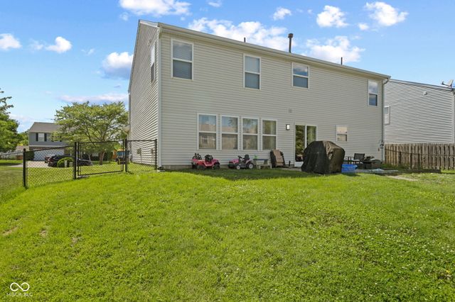 2289 S Moeller Circle, New Palestine, IN 46163