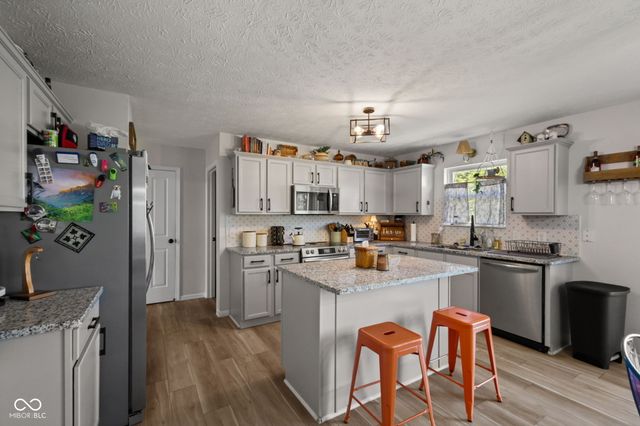 2289 S Moeller Circle, New Palestine, IN 46163