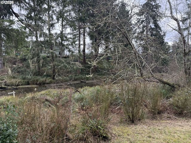 750 5TH St, Gearhart, OR 97138