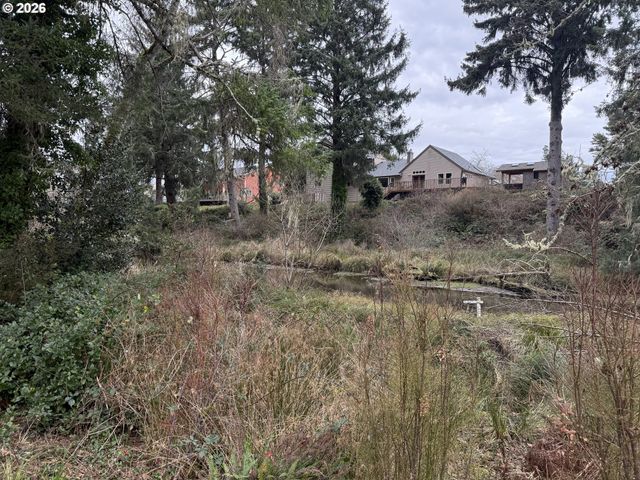 750 5TH St, Gearhart, OR 97138