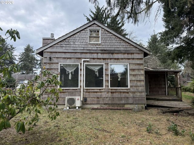 750 5TH St, Gearhart, OR 97138