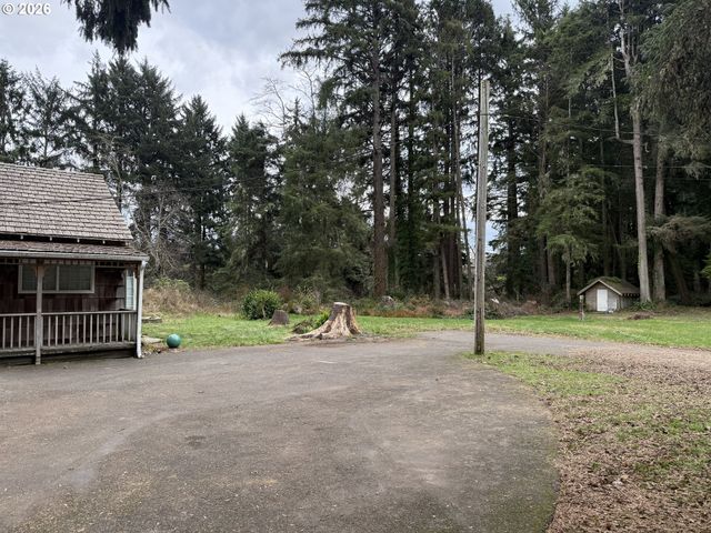 750 5TH St, Gearhart, OR 97138