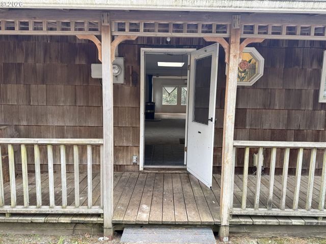 750 5TH St, Gearhart, OR 97138