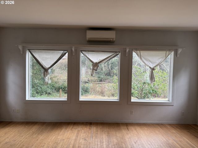 750 5TH St, Gearhart, OR 97138