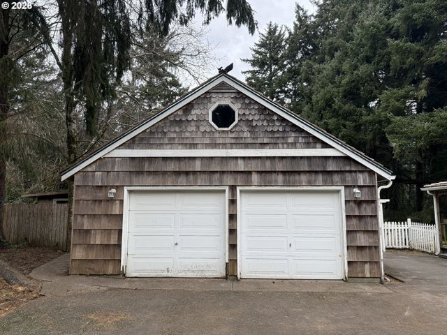 750 5TH St, Gearhart, OR 97138