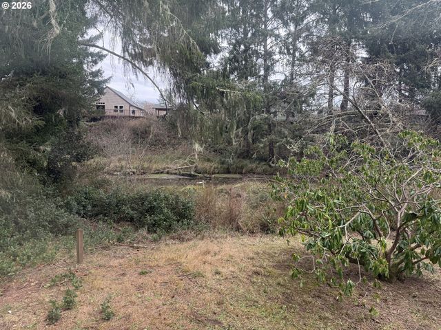 750 5TH St, Gearhart, OR 97138