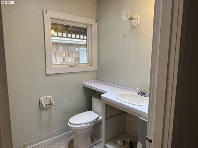 750 5TH St, Gearhart, OR 97138