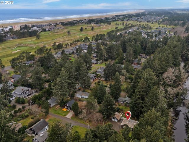 750 5TH St, Gearhart, OR 97138