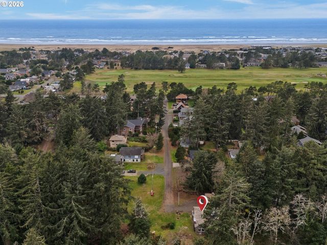 750 5TH St, Gearhart, OR 97138
