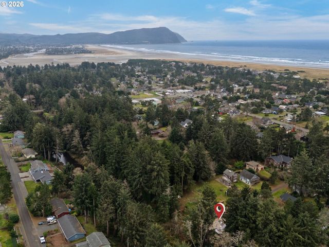 750 5TH St, Gearhart, OR 97138