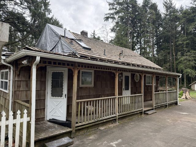 750 5TH St, Gearhart, OR 97138