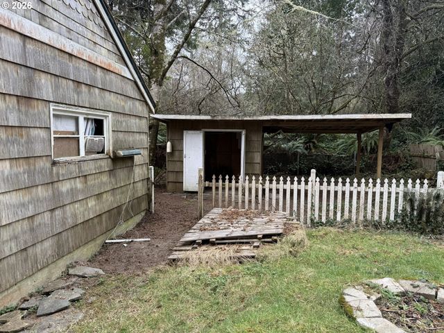 750 5TH St, Gearhart, OR 97138