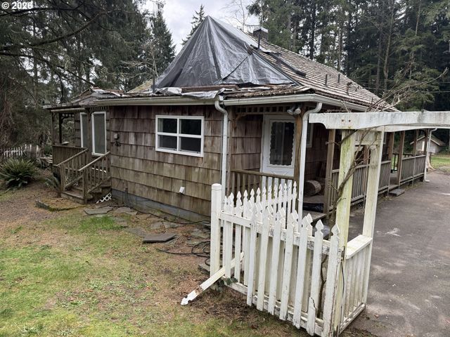 750 5TH St, Gearhart, OR 97138