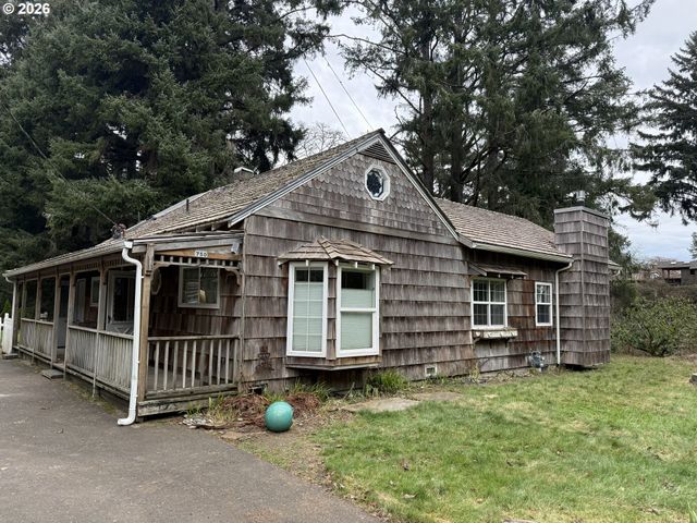 750 5TH St, Gearhart, OR 97138