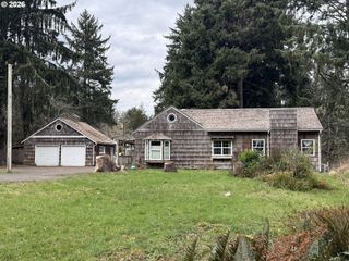 750 5TH St, Gearhart, OR 97138