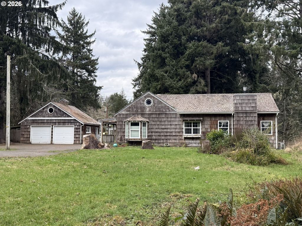 750 5TH St, Gearhart, OR 97138