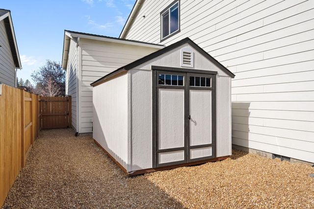 61394 Coachman Way, Bend, OR 97702