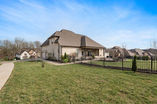 2726 Cherrydale Dr, Lebanon, TN 37087