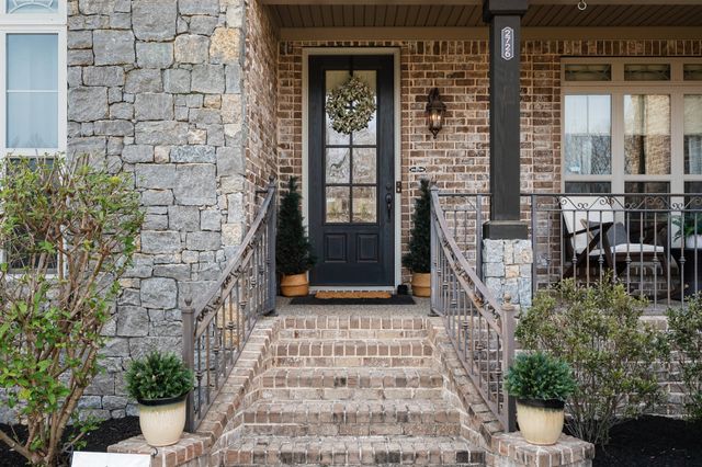 2726 Cherrydale Dr, Lebanon, TN 37087
