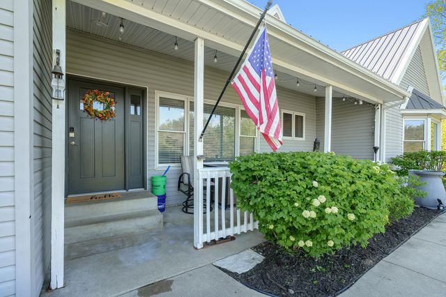 42083 40th Street, Paw Paw, MI 49079