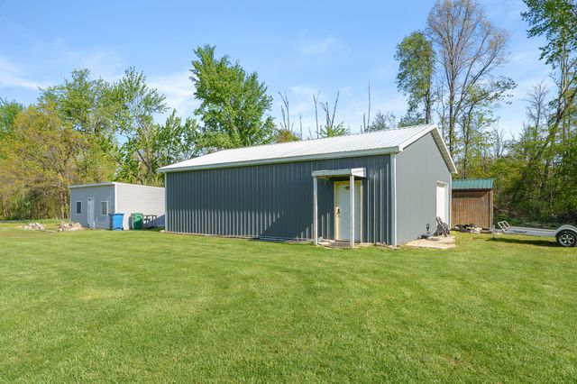 42083 40th Street, Paw Paw, MI 49079