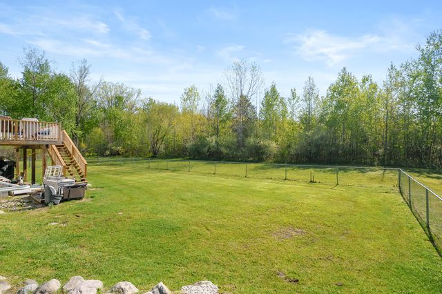 42083 40th Street, Paw Paw, MI 49079
