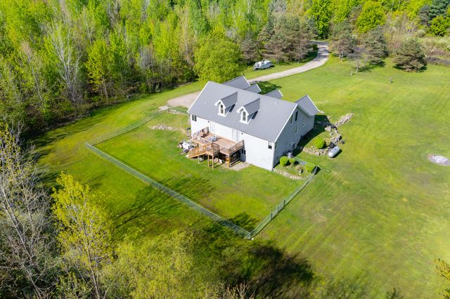 42083 40th Street, Paw Paw, MI 49079