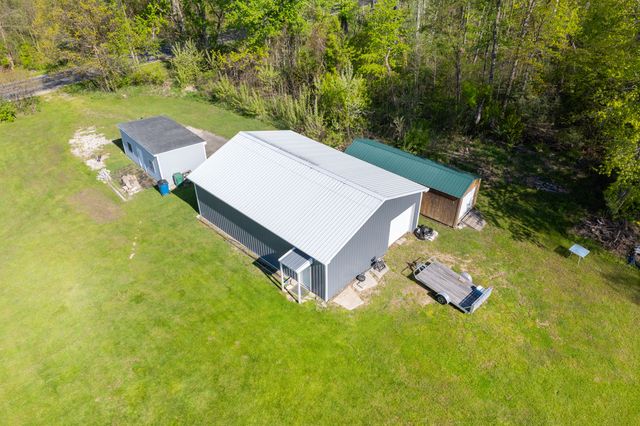 42083 40th Street, Paw Paw, MI 49079