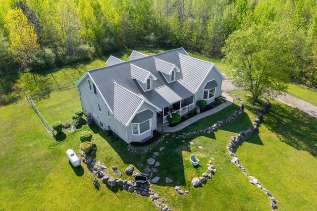 42083 40th Street, Paw Paw, MI 49079