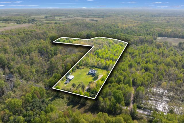 42083 40th Street, Paw Paw, MI 49079
