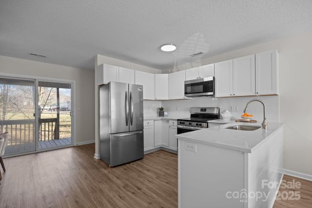 2 Meadow Glen Drive, Fletcher, NC 28732