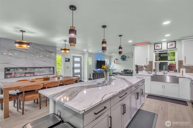 103 W Lamezia Terme Place, Shelton, WA 98584