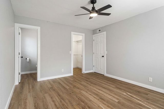 1004 N 30th Street, Rogers, AR 72756