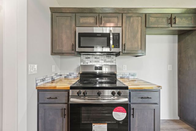 1004 N 30th Street, Rogers, AR 72756