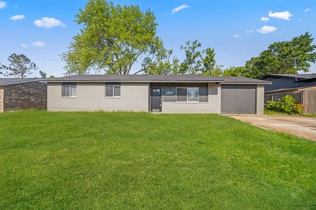 1004 N 30th Street, Rogers, AR 72756