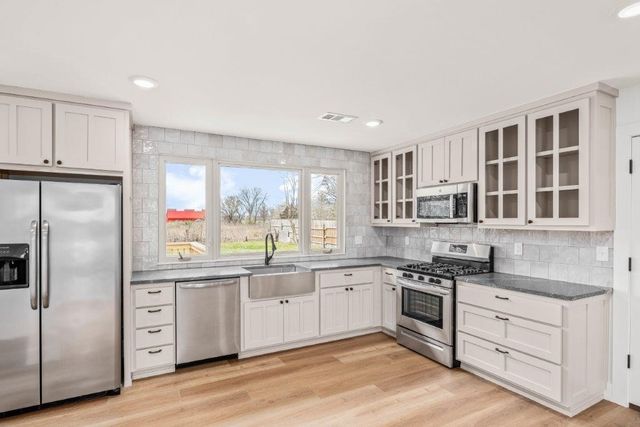 906 SE G Street, Bentonville, AR 72712