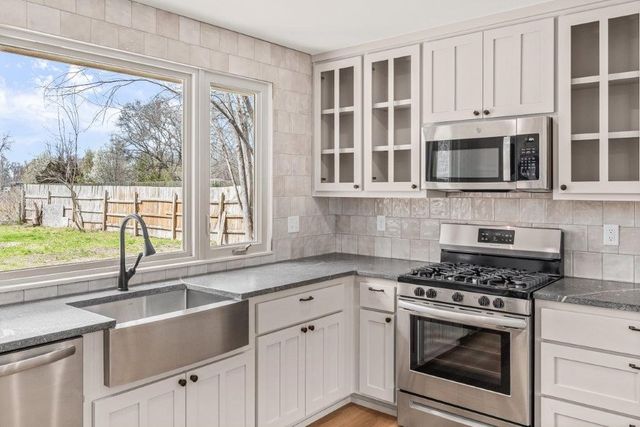 906 SE G Street, Bentonville, AR 72712