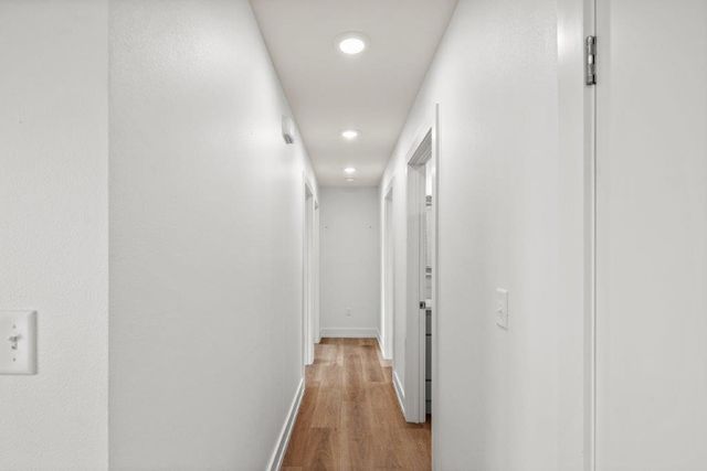 906 SE G Street, Bentonville, AR 72712