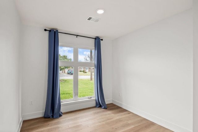 906 SE G Street, Bentonville, AR 72712