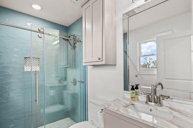 906 SE G Street, Bentonville, AR 72712