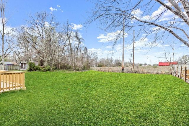 906 SE G Street, Bentonville, AR 72712